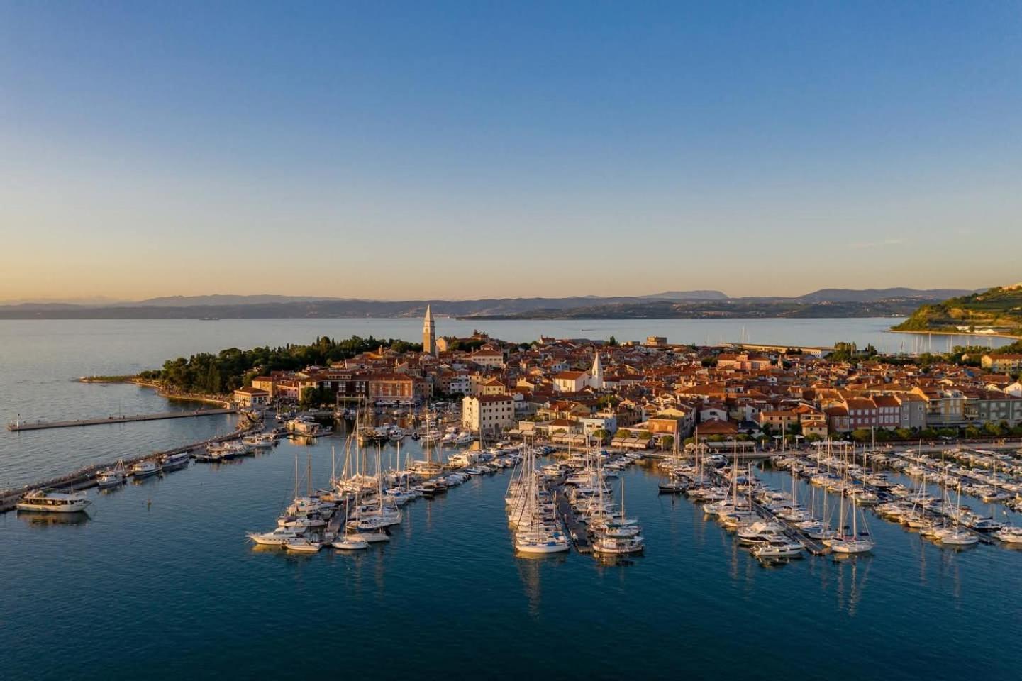Apartma Rea Izola, Pergola & Terassa, Parking Eksteriør billede
